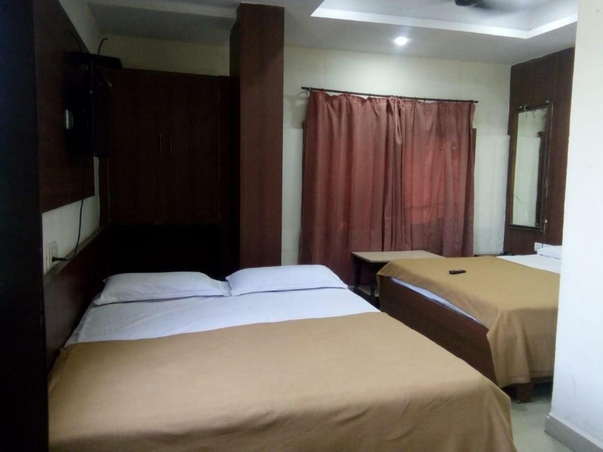 Hotel Dewans Residency Májszúr Kültér fotó